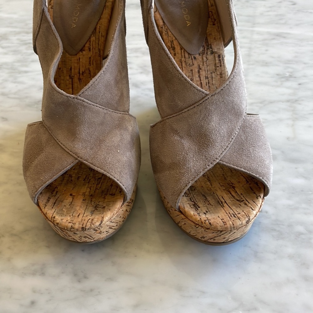 Pelle Moda Dana Wedges - Picture 5 of 7
